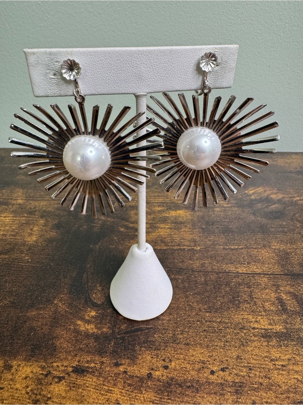 4/$20 Vintage Silver Sunburst Heart Screw-Back Earrings with Pearl Centers